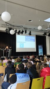 Weltwassertag 2025 in Kiel Vortrag von Claude Piel am Regionalen Berufsbildungszentrum Wirtschaft Kiel über Gletscher, Verbrauch und Verantwortung